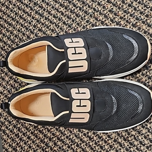 UGG Women's La Flex Sneaker. - Picture 6 of 9